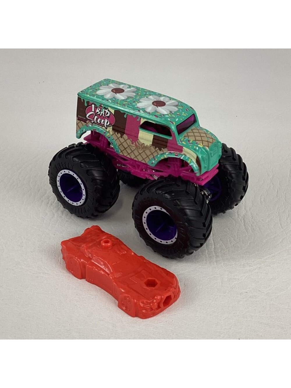 Hot Wheels Monster Truck  1 Bad Scoop Diecast 1:64 Vehicle Toy Connect Crash Car